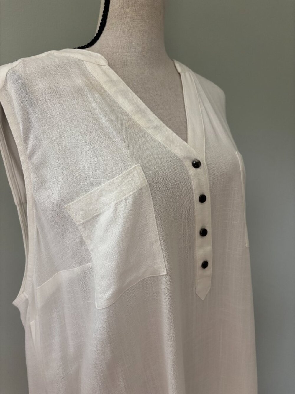 Torrid Harper White Sleeveless Popover Tank Size 3X NWT - Picture 2 of 6